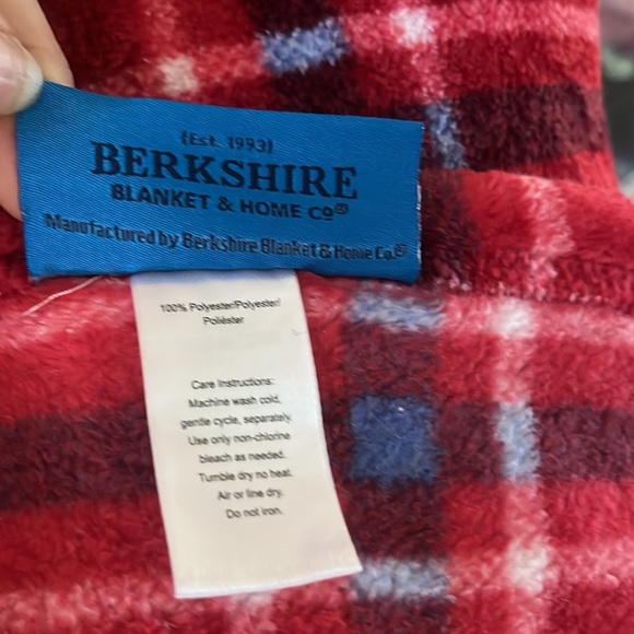 Berkshire Blanket Peanuts® VelvetLoft® Cute Character Snoopy Plush Throw Blanket - Picture 7 of 7